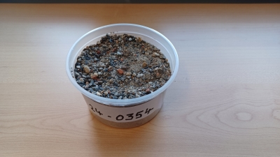 Gerecycleerd zand in een potje | Sable récyclé dans un pot. Bron/soource: OCW/CRR